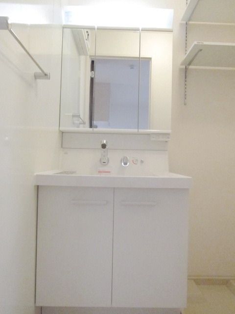 洗面設備　★独立洗面台で朝の身支度も便利です★