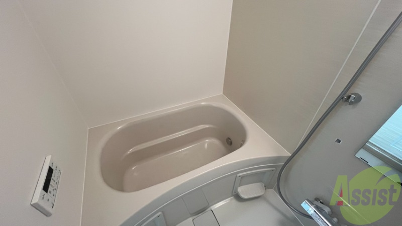 バス・シャワールーム　お風呂です。お湯張りや追い焚き機能が付いています。