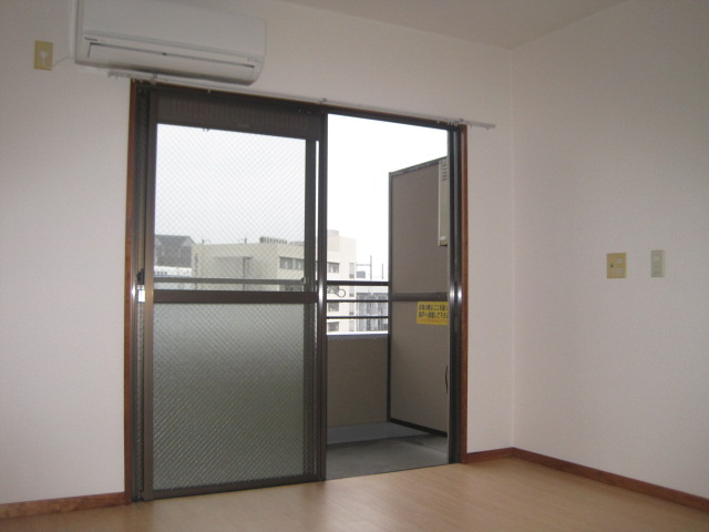 居室・リビング　※別のお部屋の写真です。現況を優先させていただきます。