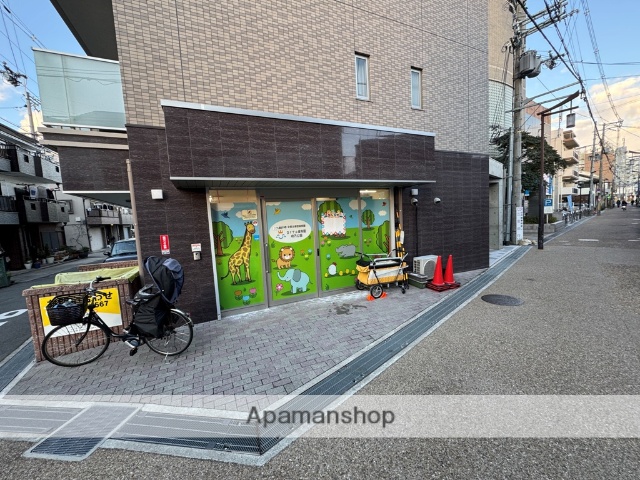 幼稚園・保育園　ロイヤル保育園（幼稚園・保育園）まで245m