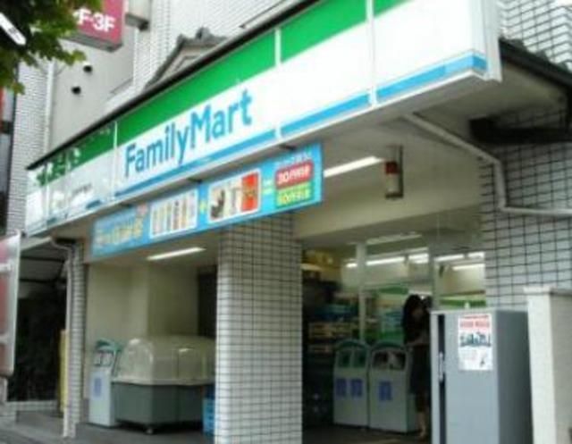 コンビニ　ファミリーマート新宿中落合三丁目店（コンビニ）まで327m
