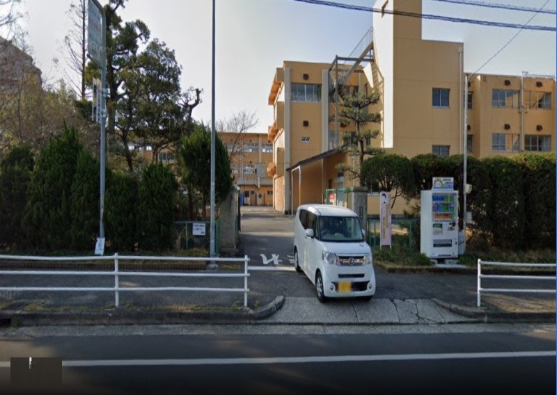 小学校　尾張旭市立東栄小学校（小学校）まで524m