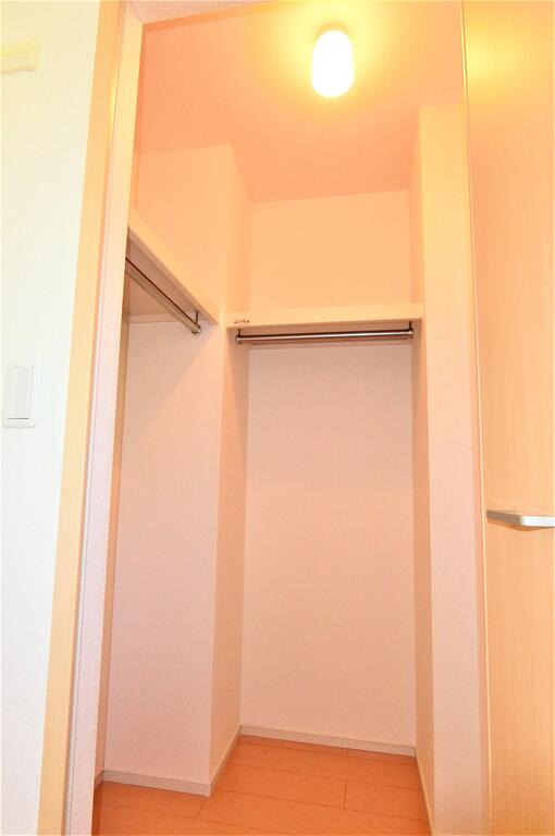 収納　同型物件の写真、配色に違いあり