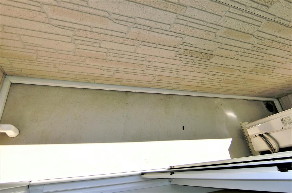 バルコニー　同型物件の写真、配色に違いあり