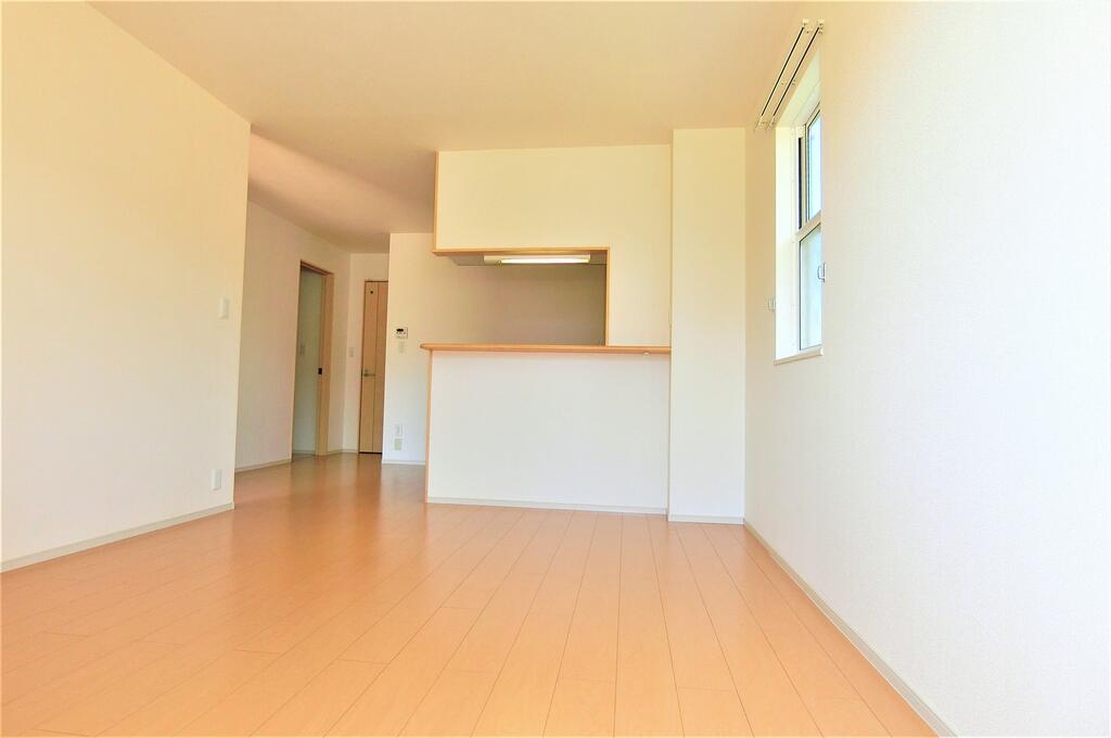 居室・リビング　同型物件の写真、配色に違いあり