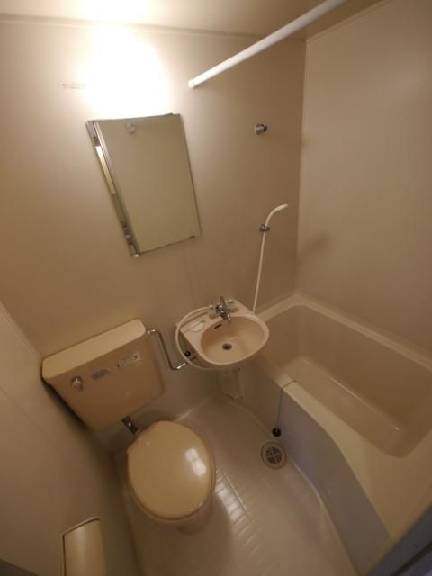 バス・シャワールーム　★物干し付のバスルームです★