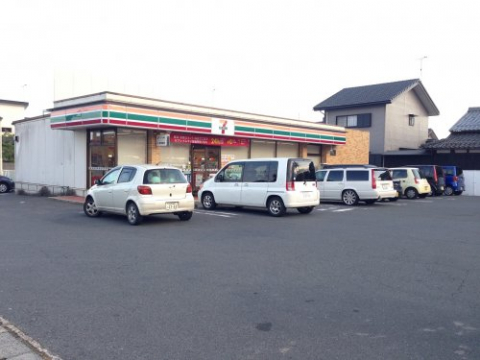 コンビニ　セブン－イレブン　滋賀新旭店（コンビニ）まで800m