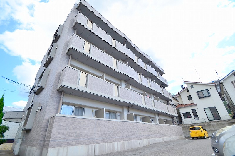 建物外観　エントランス