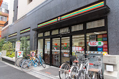 コンビニ　セブンイレブン 新宿早稲田高校前店（コンビニ）まで213m