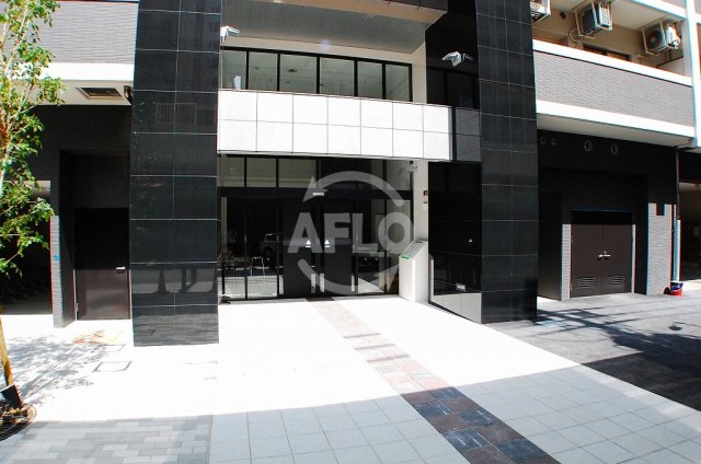 エントランス　アーデンタワー本町イースト　エントランスアプローチ