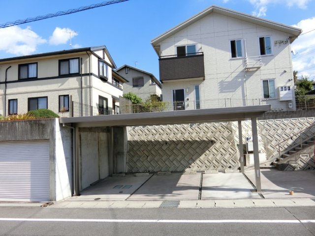 駐車場　カーポート付き駐車場