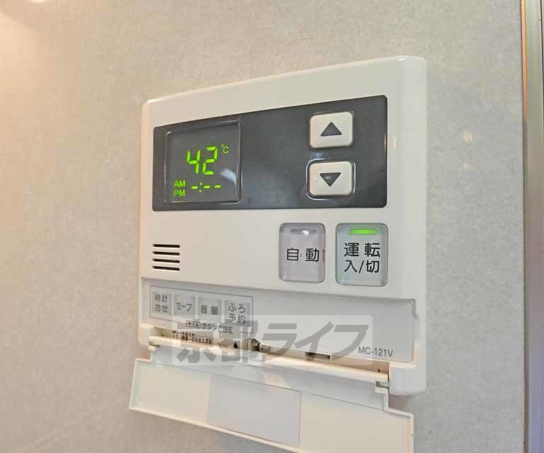 その他設備　給湯機リモコンです。