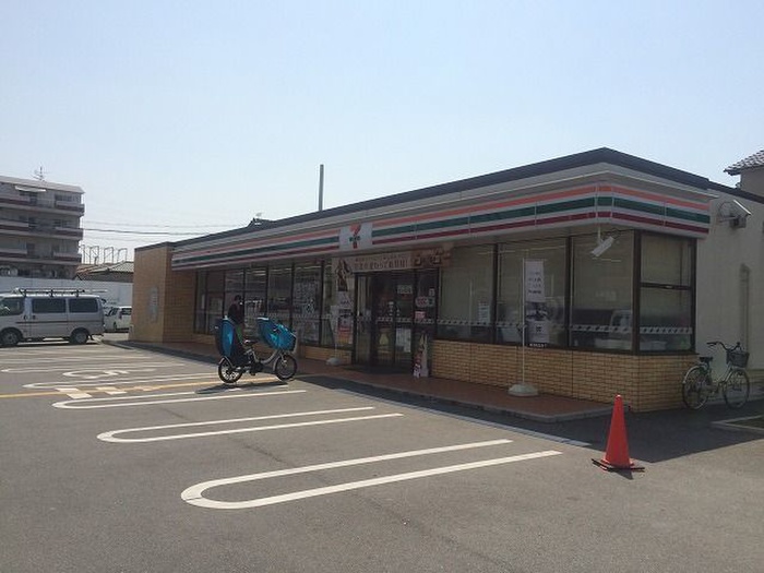 コンビニ　セブンイレブン向陵東2丁店（コンビニ）まで220m