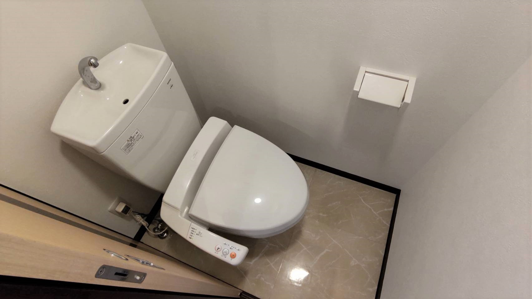 トイレ　ウォシュレット機能付きです