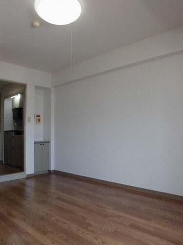 居室・リビング　洋室約７．６畳　※前回募集時／２０１８年７月の写真