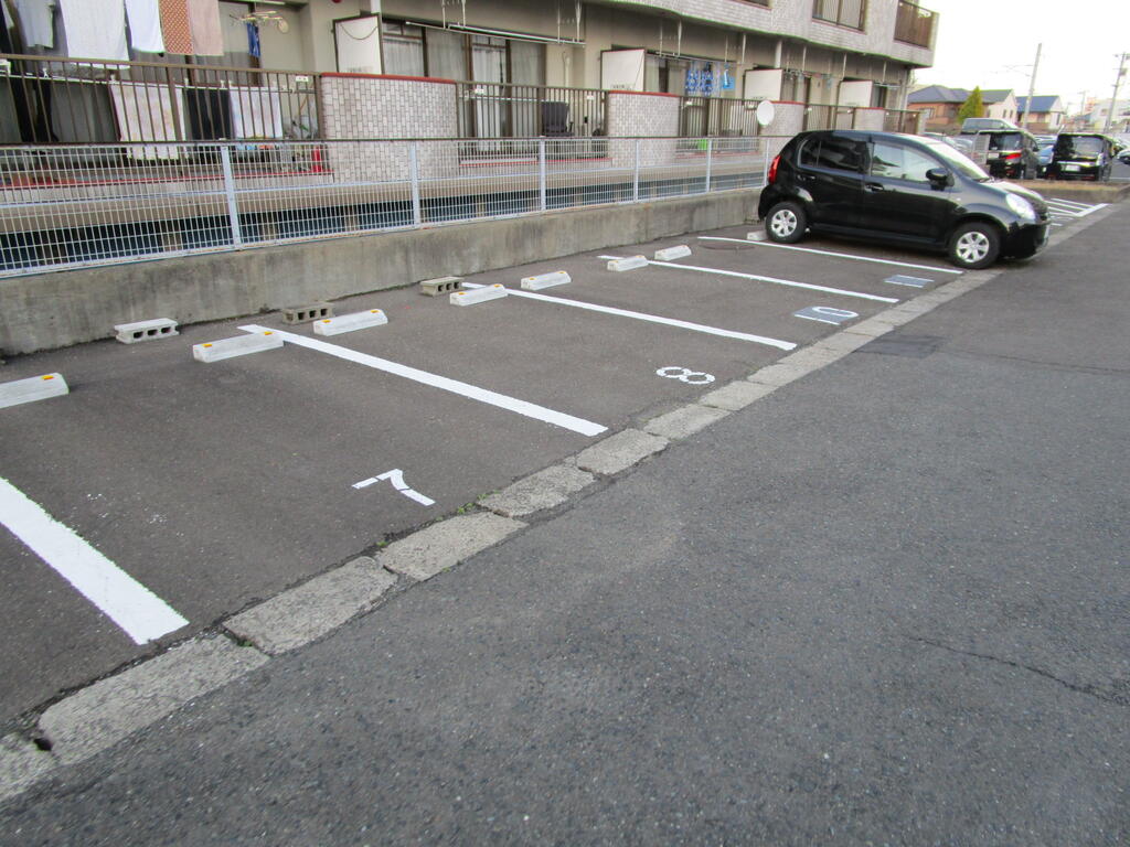 駐車場　敷地内駐車場空きございます。※駐車料等別途。