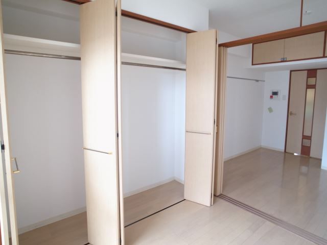収納　写真は別タイプのお部屋になります
