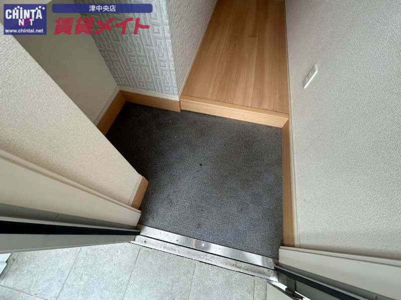 玄関　同型参考写真