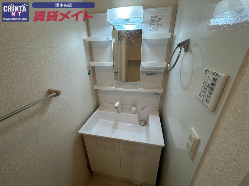 洗面設備　同型参考写真