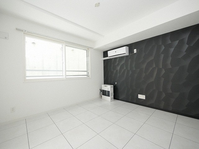 その他　おしゃれなデザインクロスのお部屋になっています♪