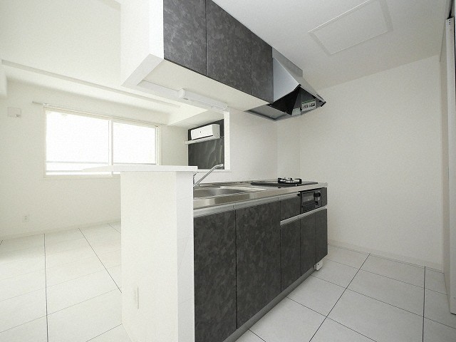 キッチン　便利な対面システムキッチンです♪