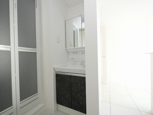 洗面設備　朝の支度に便利な、独立洗面化粧台です♪