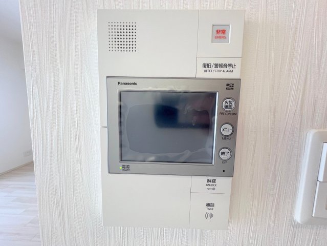 セキュリティ　TVモニターホンで来客が誰か確認してから開けて下さいね