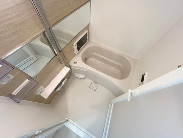 バス・シャワールーム　広めのお風呂は一日の疲れを癒してくれます。