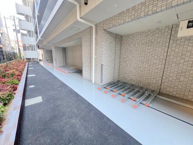 駐車場　敷地内には入居者専用の駐輪スペースもあります。