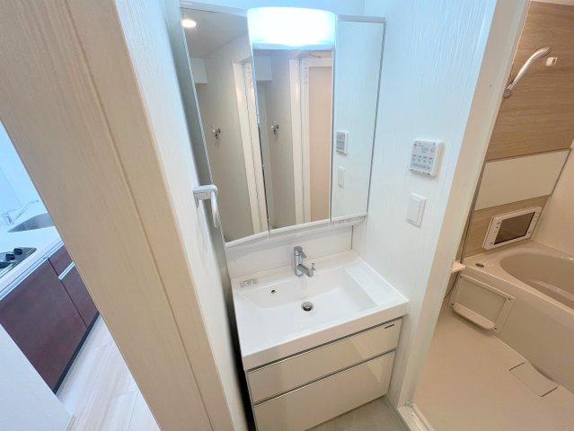 その他　身支度が出来る独立洗面台です。