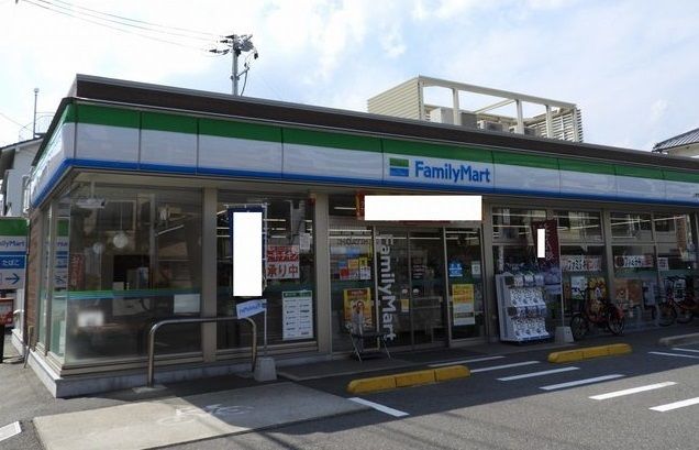 コンビニ　ファミリーマート（コンビニ）まで400m