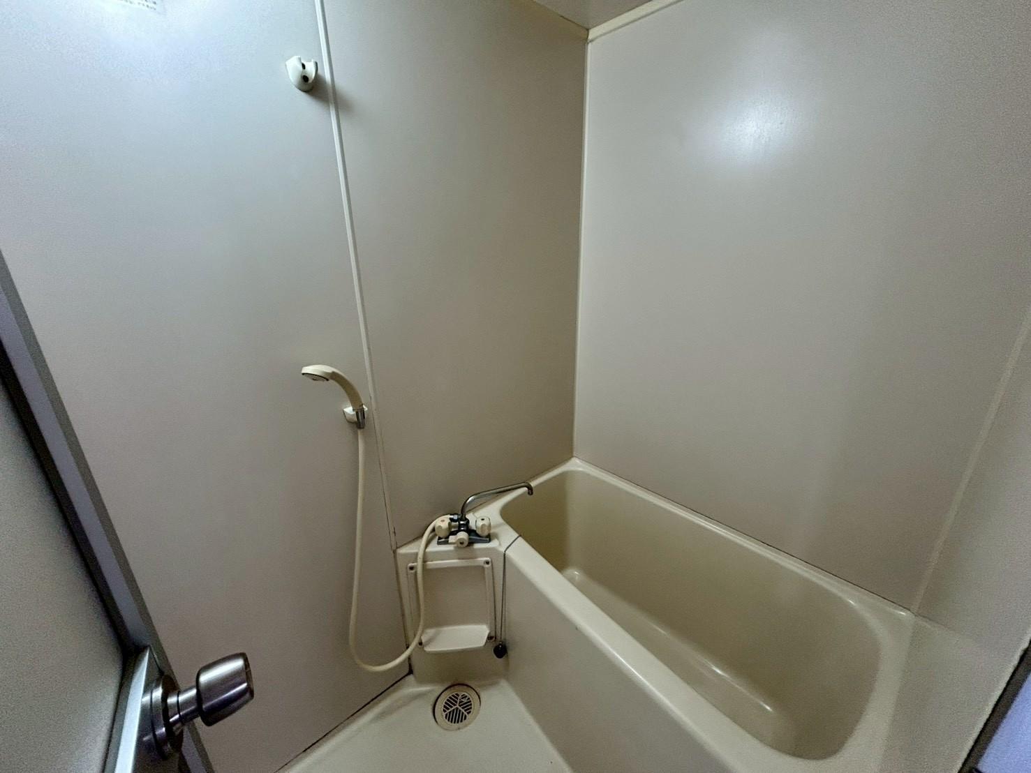 バス・シャワールーム　シャワー付きのお風呂です