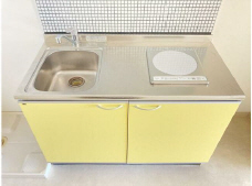 キッチン　コンパクトなキッチンで掃除もラクラク