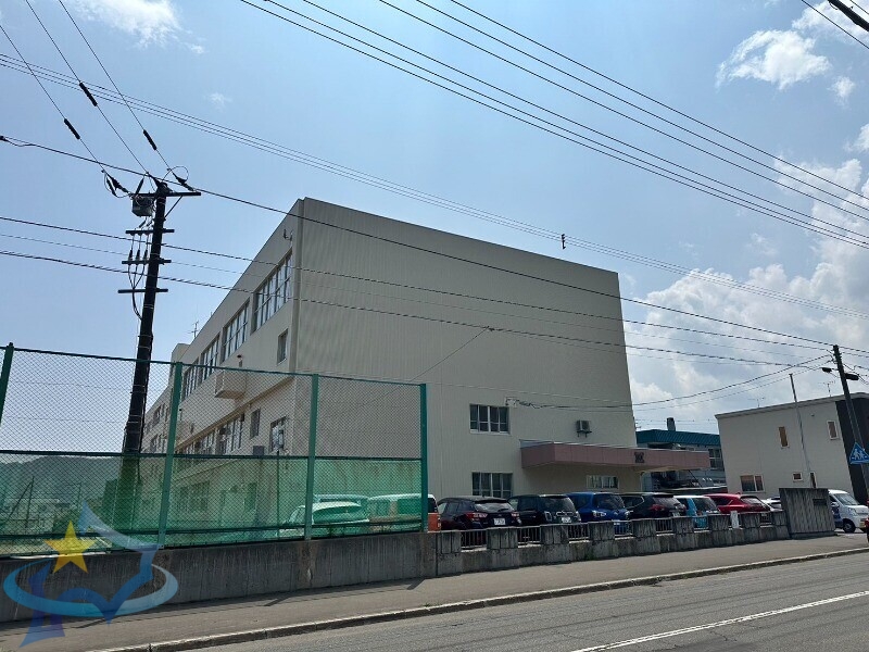 小学校　札幌市立西野第二小学校（小学校）まで536m