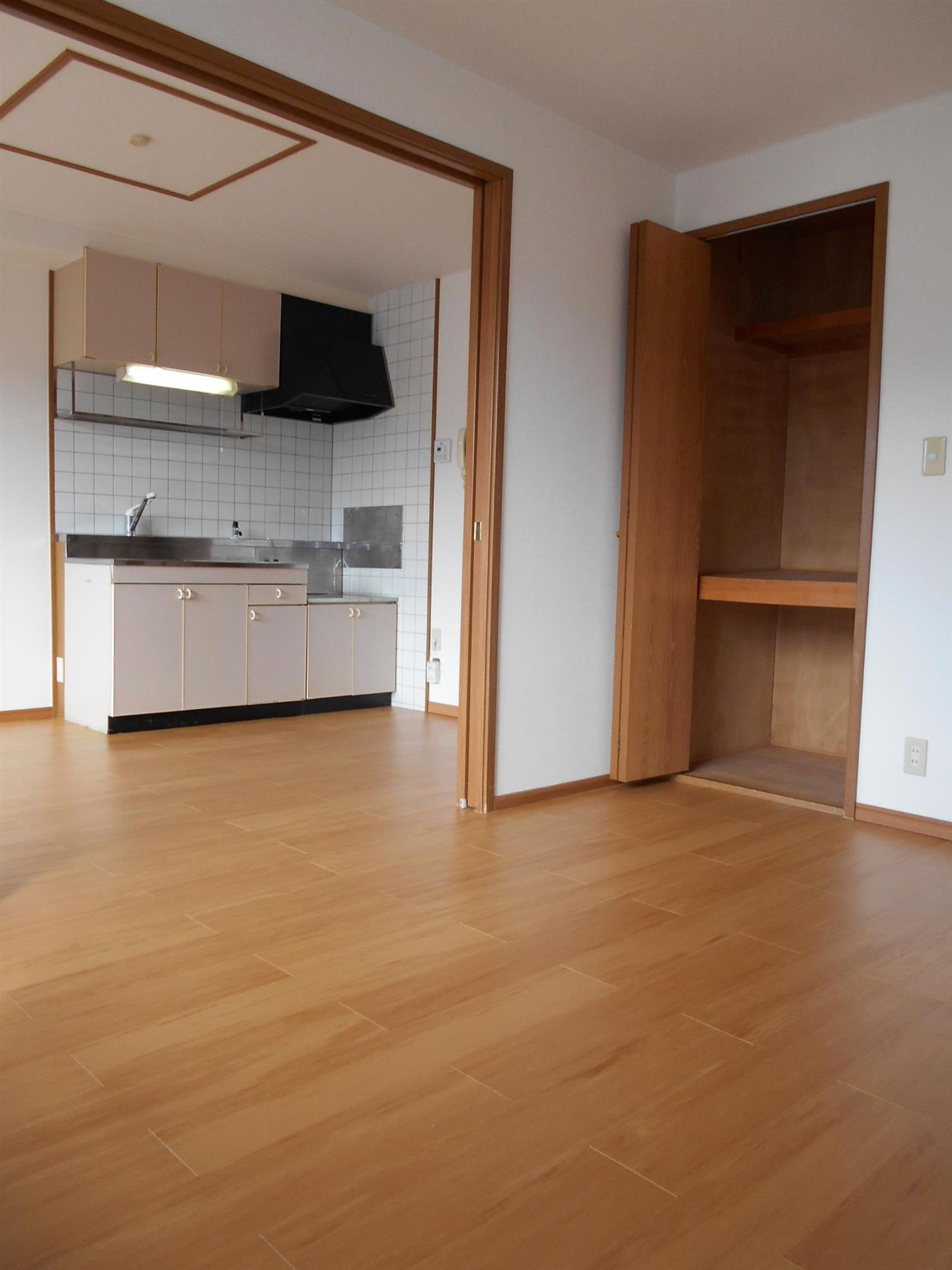 その他部屋・スペース　洋室６帖からダイニングへの動線の良いお部屋♪（同仕様画像）