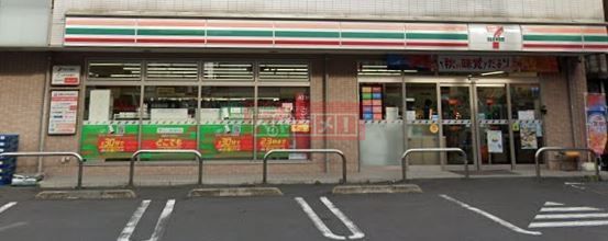 コンビニ　セブンイレブン大田区西蒲田店（コンビニ）まで130m