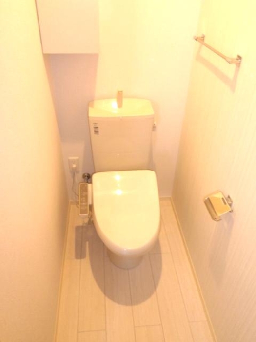 トイレ　落ち着いた色調のトイレです※別号室のお写真になります。
