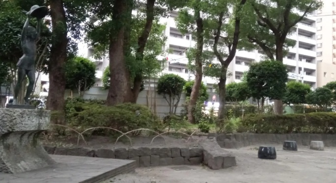 公園　神谷堀緑地（公園）まで512m
