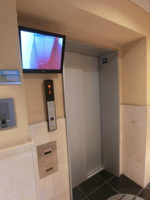 その他共有部分　カメラ付きエレベーターです
