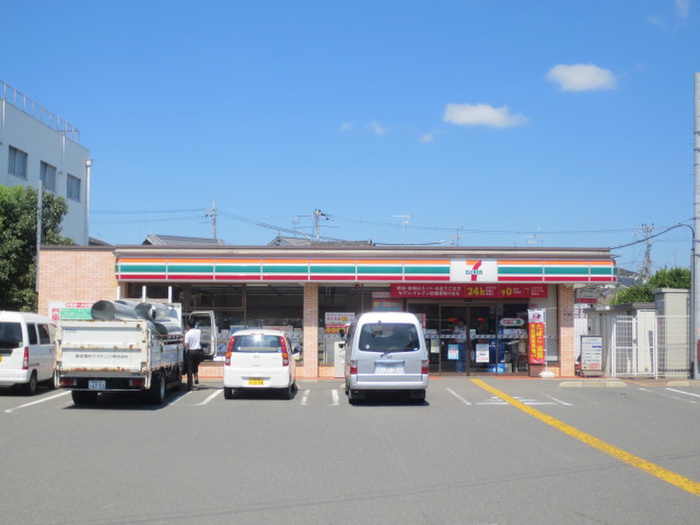 コンビニ　セブンイレブン（コンビニ）まで240m