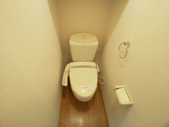トイレ　明るく清潔感のあるトイレ。温水洗浄便座　完備！！