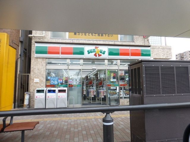 コンビニ　ファミリーマート（コンビニ）まで100m