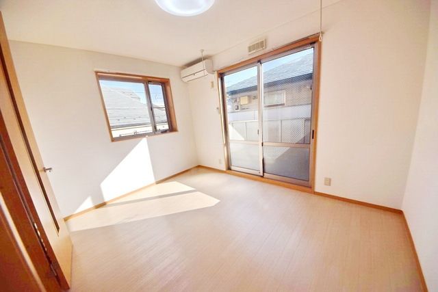 居室・リビング　★角部屋二面採光です★