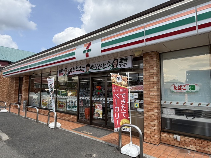 コンビニ　セブンイレブン（コンビニ）まで261m