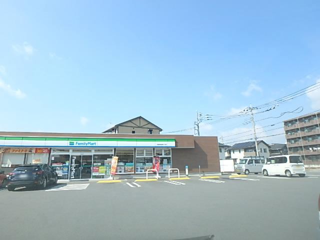 コンビニ　ファミリーマート（コンビニ）まで310m