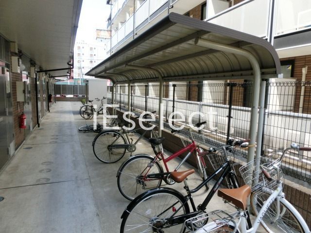 駐車場　敷地内駐輪場ございます。