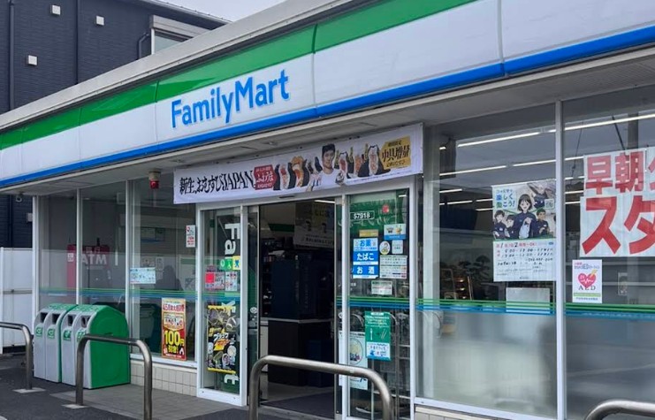 コンビニ　ファミリーマート戸田笹目二丁目店（コンビニ）まで124m