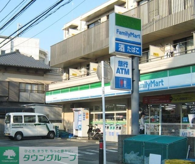 コンビニ　ファミリーマート鎌倉御成町店（コンビニ）まで880m