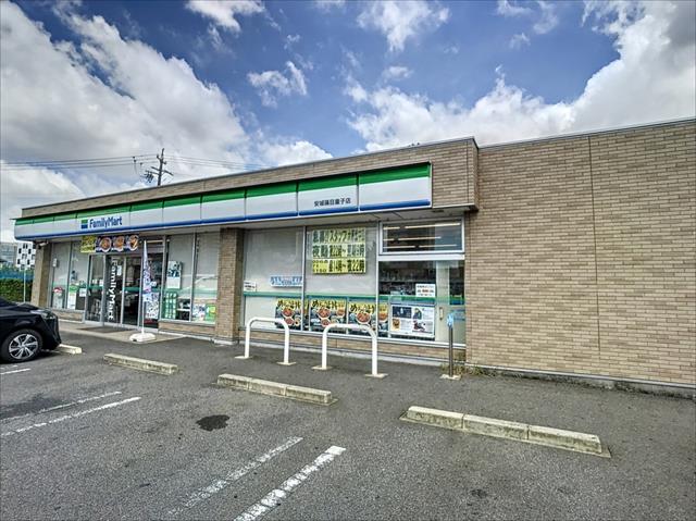 コンビニ　ファミリマート安城篠目童子店（コンビニ）まで739m