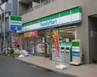 コンビニ　ファミリーマート世田谷松原一丁目店（コンビニ）まで149m